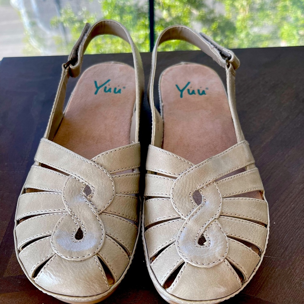 YUU Judith Womens Beige Slingback Sandals Cushioned Cut Out Closed Toe Shoes